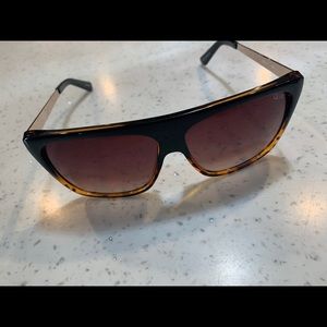 Like New. Desi x Quay OTL II Sunglasses